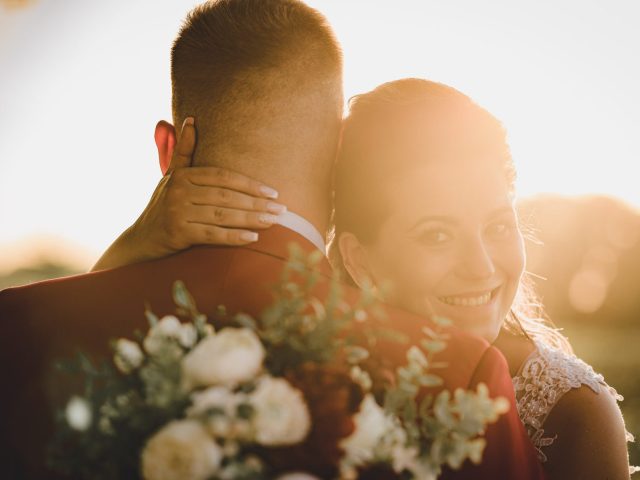 Amikor a boldogság és szerelem beleburkolózik a lemenő nap fényébe